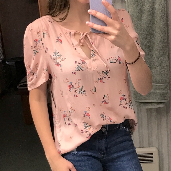 Lucky Brand Pink Multi Floral Tie Rounded Hem Short Sleeve Blouse - Picture 2 of 10